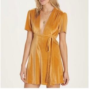NWT Billabong Lush For Life Golden Yellow Velvet Wrap Dress Large Short Sleeve
